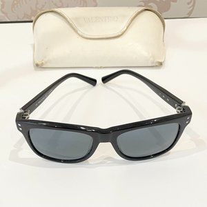 Valentino Wayfarer-Style Sun Glasses - Black